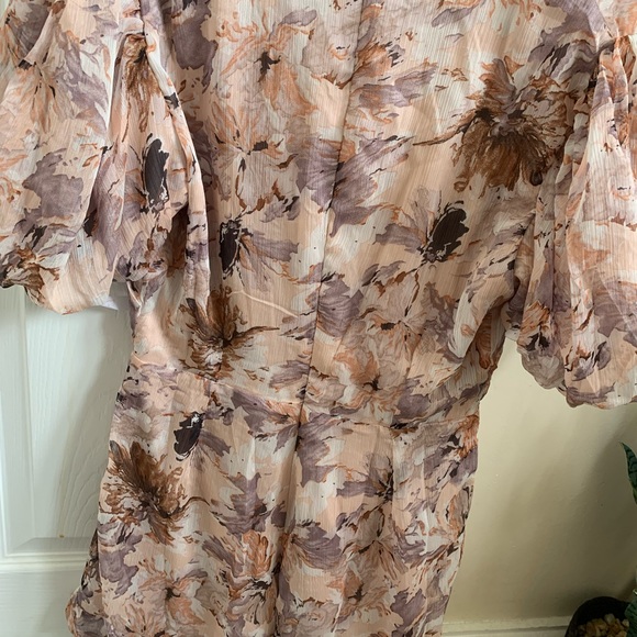 Misguided Floral / floaty playsuit NWT size UK8 - Picture 5 of 6